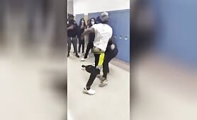 fight at my school, dude in black had no skill whatsoever